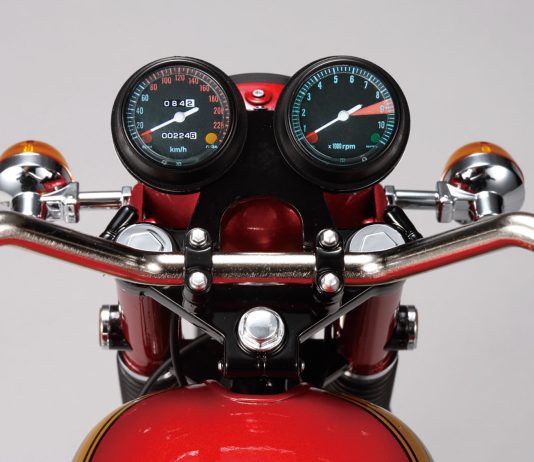 Cover image of a 1:4 Honda CB750 scale model motorbike, for a blog about the history and origin of the world's first superbike, the Honda CB750.