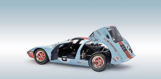 Picture of the DeAgostini ModelSpace 1:8 scale Ford GT, as part of a blog about the Ford GT's facts and history.