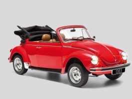 Image of VW Beetle 1303 Cabriolet 1:8 scale model, as part of a blog about the Volkswagen Beetle History.