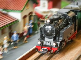 Image of a model train, as part of a blog about model train scales and sizes.